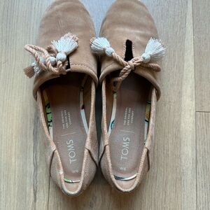 TOMS Women's Brown Tassel Loafers